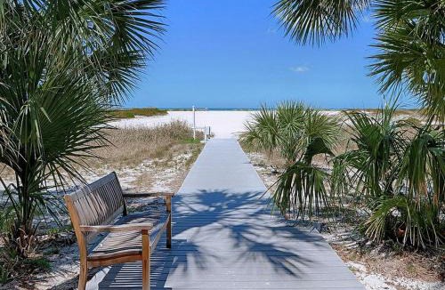 Sand Key Apartment | Harbour Light Towers 1105 11th Floor Beachfront Studio at Harbour Light Towers 23118