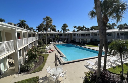 Moorings Condo | Harbour Lights Bayfront Condo. 5 minute walk to the Moorings beaches and shops.