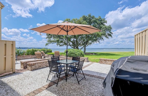 Harbour Town Condo | Harbour Town hideaway with scenic balcony, water views just steps from the lighthouse