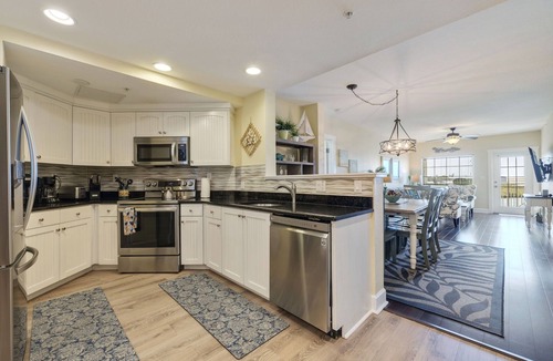 Independence Square Condo | Harbourside 517 Waterpark passes and walk to IRB Sleeps 10