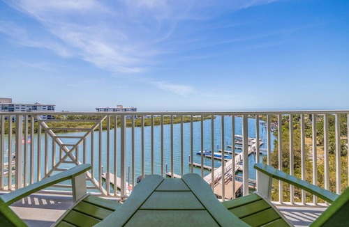 Independence Square Condo | Harbourside 517 Waterpark passes and walk to IRB Sleeps 10