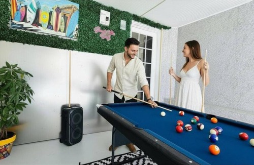 Opa-Locka House | Hard Rock Home Jacuzzi & BBQ Game room