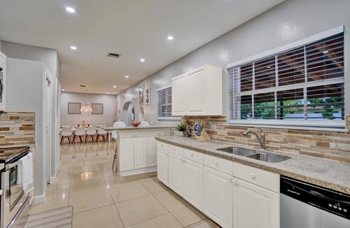 Ives Estates House | Hard Rock Stadium/15mins Beaches/Game Room