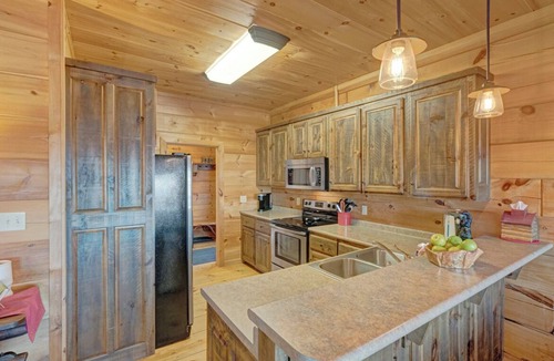 Seven Devils Cabin | Harleys Hideaway- Mountain Cabin, Mountain View, Pet-Friendly, One Level Cabin