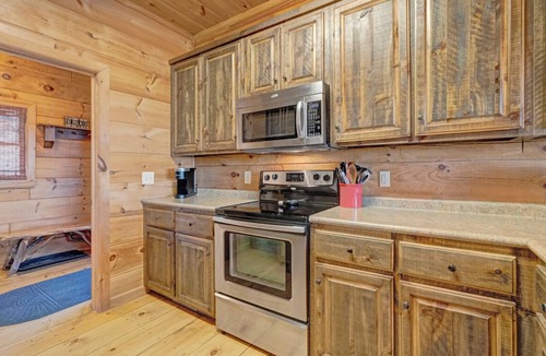Seven Devils Cabin | Harleys Hideaway- Mountain Cabin, Mountain View, Pet-Friendly, One Level Cabin