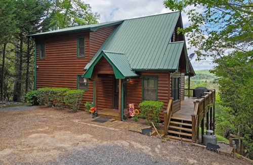 Ridgeline Vistas Cabin | Harvest Moon- View, dog friendly, hot tub, firepit