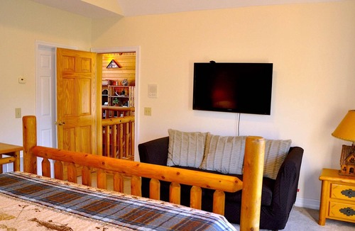 Hiawassee Cabin | Have you been dreaming with the perfect vacation property? This is it!