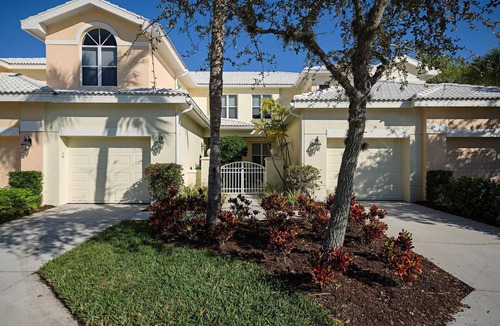 Naples House | HAWK'S NEST 202 - Luxurious Remodeled Fiddler's Creek Coach Home