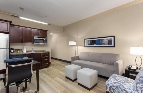 Palm Beach - West Palm Beach Hotel | Hawthorn Extended Stay by Wyndham West Palm Beach