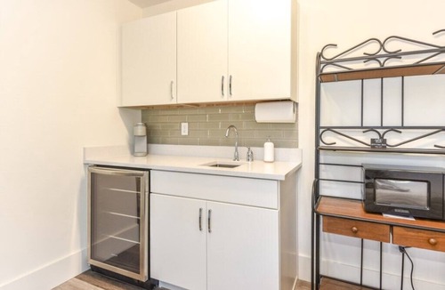 Painters Hill Apartment | Headline