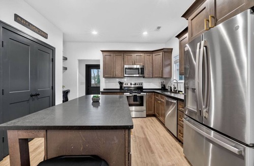 Chattanooga House | Heart of Downtown Chattanooga | Sleeps 8 | Pool Table