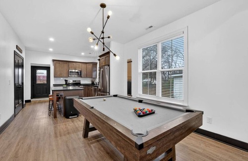 Chattanooga House | Heart of Downtown Chattanooga | Sleeps 8 | Pool Table