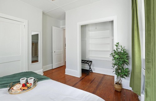 Alachua House | Hearthstone Harmony Retreat | KING-Sized Comfort