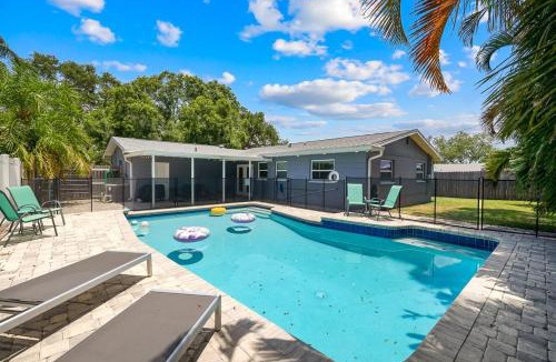 Walsingham Villa | Heated Pool, 10min from Beach, Lux 3Br 2Ba, Coco Cabana