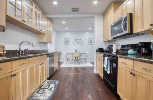 Miami Springs House | *Heated Pool* 3 Kg Bed/2 Ba Private Family Home