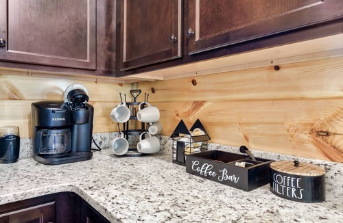 Sevierville Cabin | Heated Pool & 305Mbps Wi-Fi-No Winding Roads