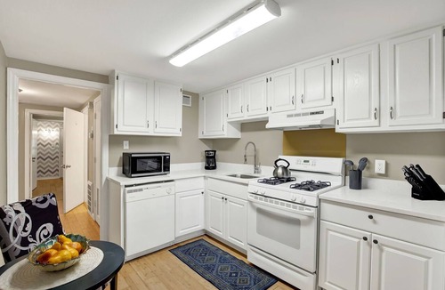 Historic District - North Apartment | Heated Pool Access | 5*Clean | Flex Cancelation