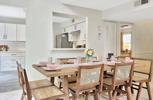 Jupiter House | Heated Pool BBQ Amazing Location Playroom Luxury