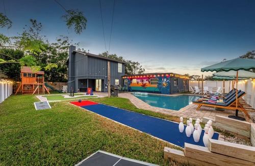 Clearwater House | Heated Pool BBQ, Fire Pit, Mini Golf, Outdoor Bowling, Playground, 5 Bedroom!