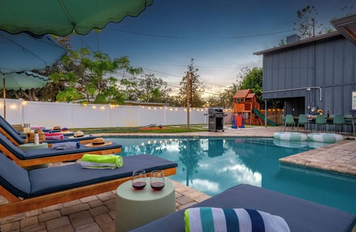 Clearwater House | Heated Pool BBQ, Fire Pit, Mini Golf, Outdoor Bowling, Playground, 5 Bedroom!