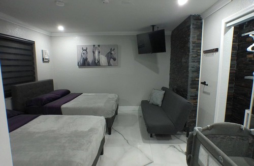 Kendale Lakes Bed & Breakfast | Heated Pool & Full House -Privated