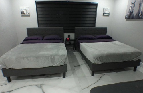 Kendale Lakes Bed & Breakfast | Heated Pool & Full House -Privated