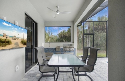 Rural Estates House | Heated pool, hot tub, outdoor kitchen, privacy, all bedrooms w tv & ceiling fans