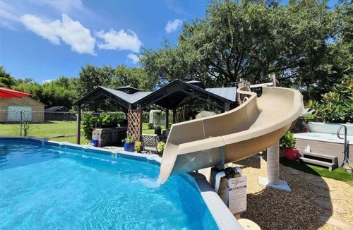 Lutz House | Heated pool, Jacuzzi & Sauna! Tampa, FL