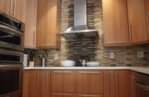 Ludlam House | Heated pool, King beds, full outdoor kitchen, gate, blocks from highway exit.