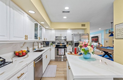 Lighthouse Point House | Heated Pool, Putt-Putt, Billiards, Ping Pong, Bar
