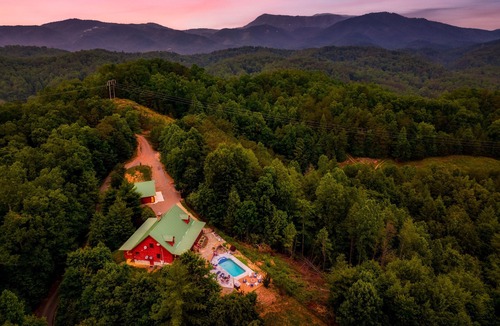 Sevierville Cabin | Heated Pool*Sauna*HotTub*Theater+Game Room*Private