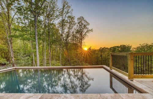 Blue Ridge Cabin | Heated Pool, Spa, Mountain Views, 5 Kings, Close to Downtown