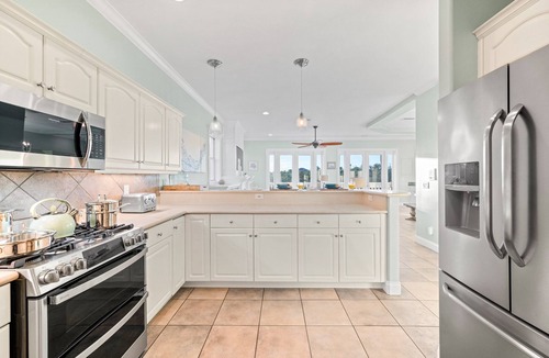 Painters Hill House | Heated Pool/Steps to Private Beach/Fire Pit/Kayaks