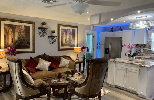 Spring Hill House | Heated Pool Summer Escape Sun-Splashed 3 BR/2 BA Getaway