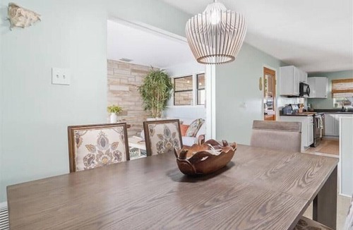 Historic Downtown Melbourne House | Heated Pool, Walk Downtown - Palm Paradise