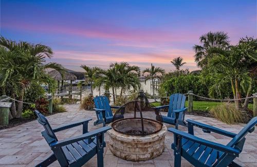 Burnt Store House | Heated Saltwater Pool & Spa with Tiki Hut - Backyard Oasis - Roelens