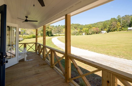 Dillard Cottage | Hemingway Cottage at Julep Farms