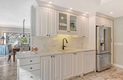 Bay Isle House | Hemingway House – Serene Siesta Key Getaway with Heated Pool, Pizza Oven