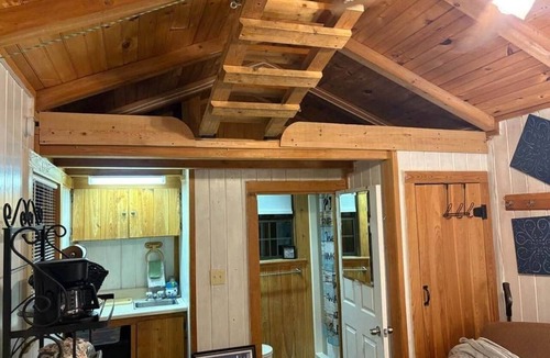 Hiawassee Cabin | Hemlock Cabin, a small cozy stay on the Hiawassee