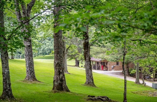Scaly Mountain Cabin | Hemlock Cabin | Hot tub | Fireplace | 2 BR