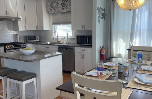Town Bank House | Here Comes Sunshine! 4-bedroom Pet Friendly House in Peaceful Cape May
