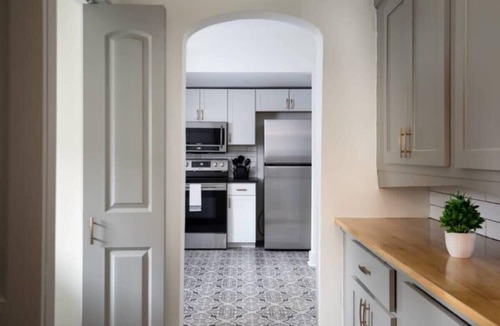 Norwood House | Heritage on 28th- King Bed/Near Downtown/Patio