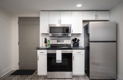 Norwood House | Heritage on 28th- King Bed/Near Downtown/Patio