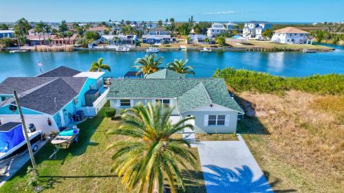 Spring Hill House | Hernando Beach Waterfront Canal Hot Tub