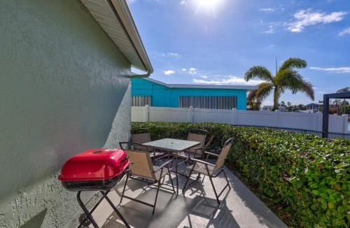 Spring Hill House | Hernando Beach Waterfront Canal Hot Tub