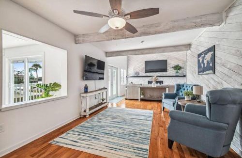 Spring Hill House | Hernando Hideaway:Heated Pool/Decks/Dock/Balcony/Yard w/Firepit/Kayaks