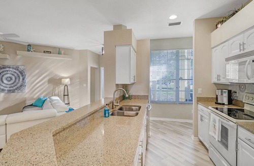 Herons Glen House | Heron's Glen Beautiful Beachy Home in Gated Golf Community Home