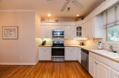 Edisto Island House | Herondipity: Charming dog-friendly getaway 300 yards from beach with lovely Screened Porch on lagoon
