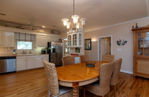 Edisto Island House | Herondipity: Charming dog-friendly getaway 300 yards from beach with lovely Screened Porch on lagoon