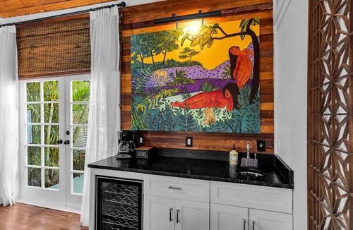 Historic Seaport Cottage | ~Hibiscus Cottage~ Adults Only cottage near Duval with shared pool